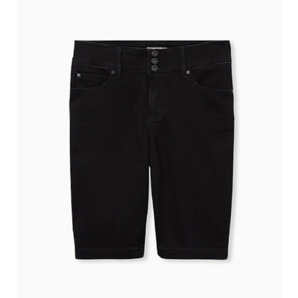BNWT Torrid Super Soft Black Jegging Bermuda Short - Picture 4 of 7
